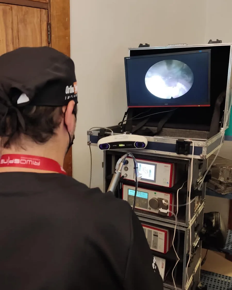 Treinamento prático em cirurgia endoscópica da coluna